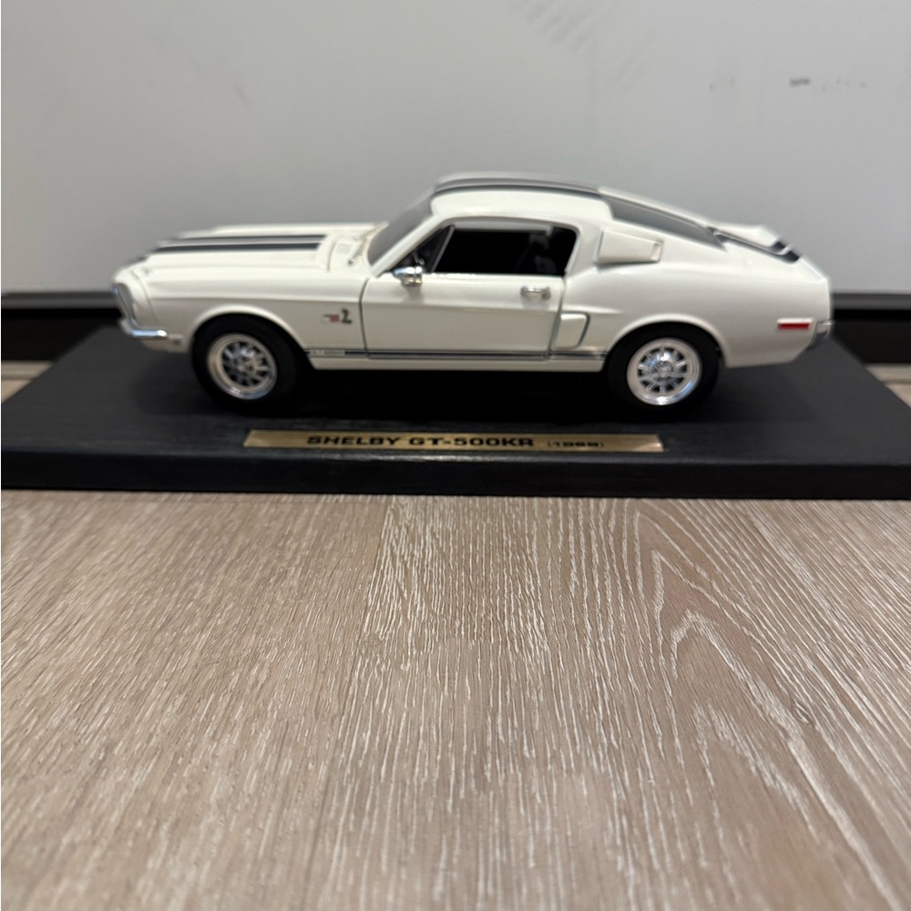 Shelby GT-500kr 1968 diecast model
